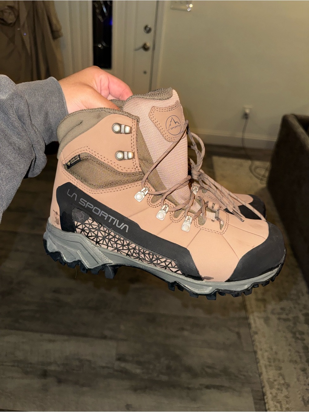 La Sportiva Women's Lace-Up Hiking Boots - Cedar/Sand Dune